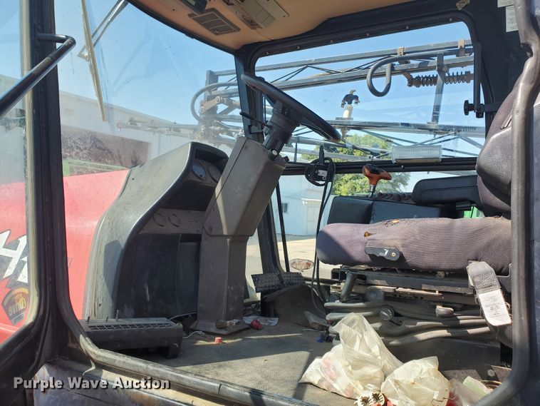 image for item DE4492 2003 Apache 850 Series sprayer