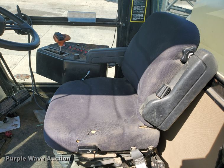 image for item DE4492 2003 Apache 850 Series sprayer