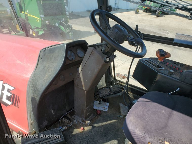 image for item DE4492 2003 Apache 850 Series sprayer