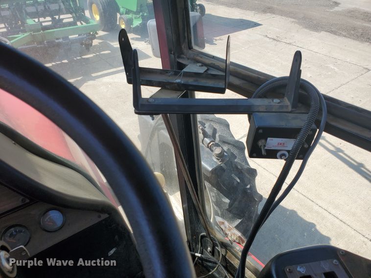 image for item DE4492 2003 Apache 850 Series sprayer