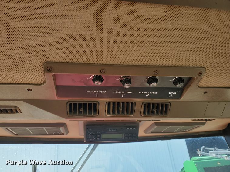 image for item DE4492 2003 Apache 850 Series sprayer