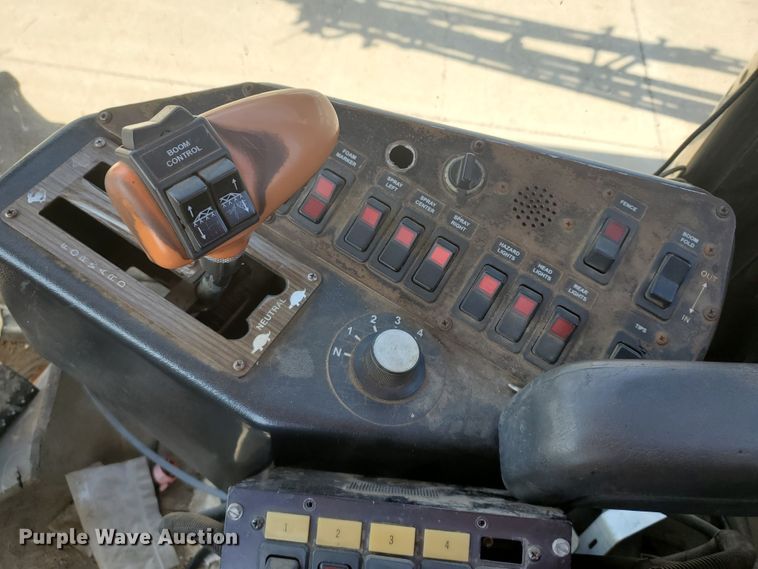 image for item DE4492 2003 Apache 850 Series sprayer