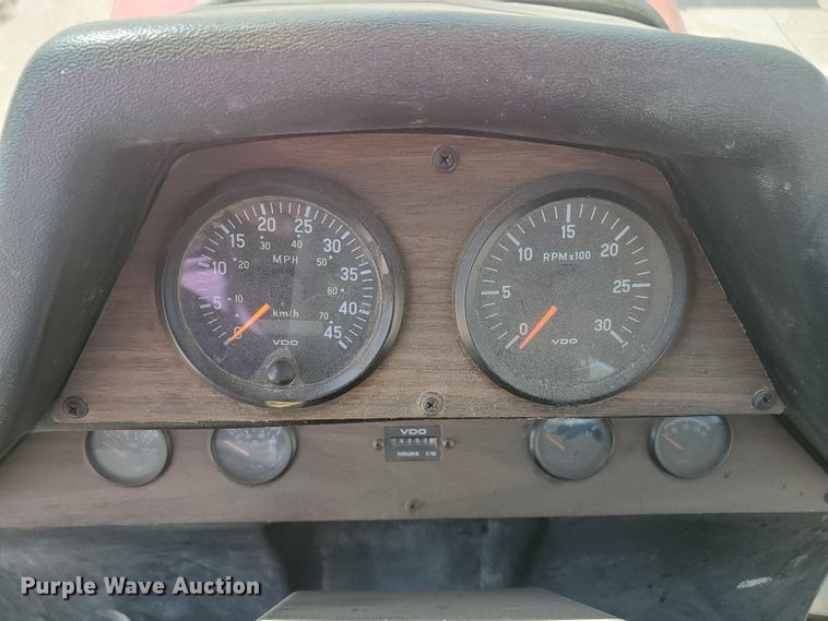 image for item DE4492 2003 Apache 850 Series sprayer