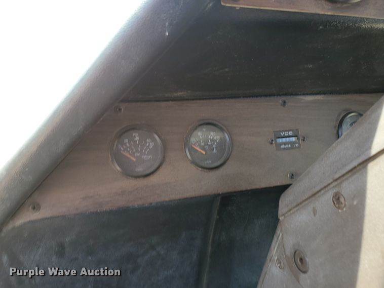 image for item DE4492 2003 Apache 850 Series sprayer