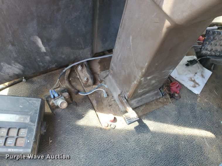 image for item DE4492 2003 Apache 850 Series sprayer