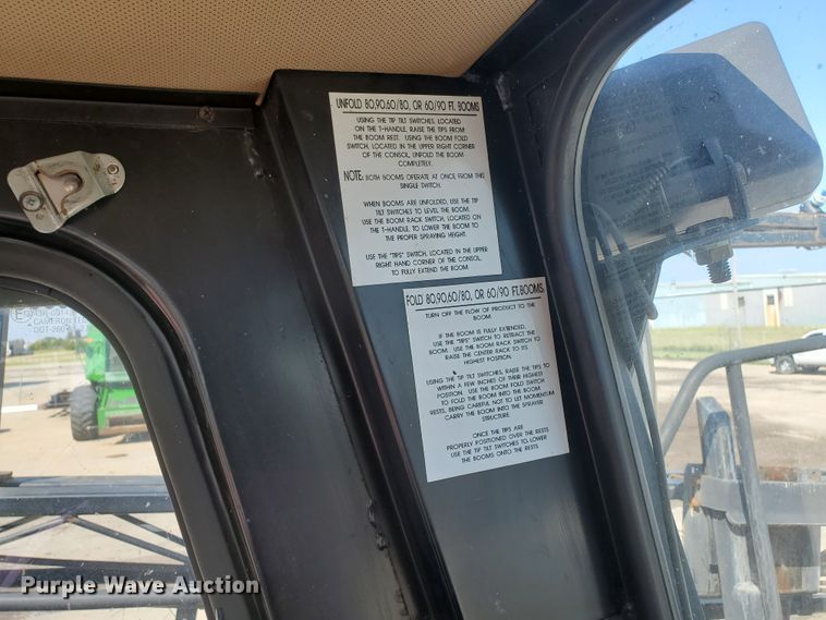 image for item DE4492 2003 Apache 850 Series sprayer