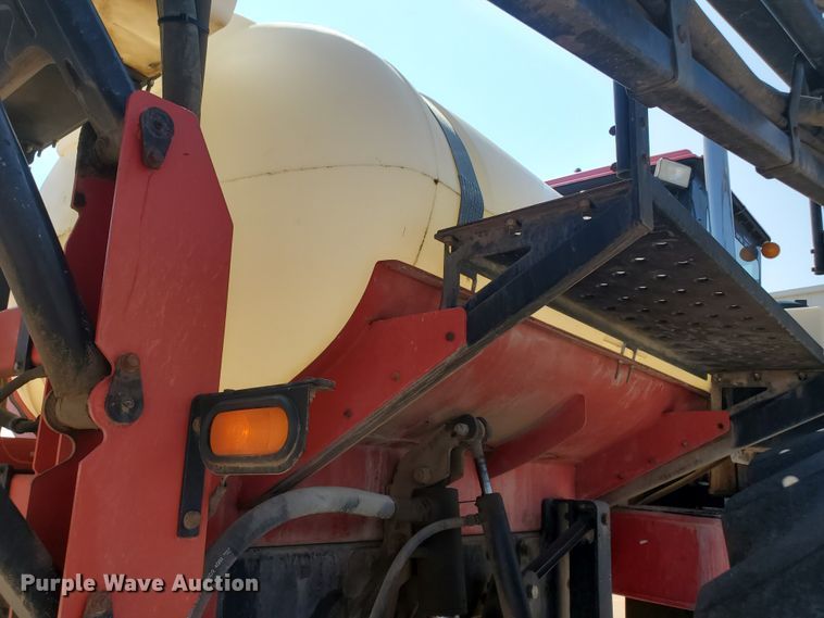 image for item DE4492 2003 Apache 850 Series sprayer