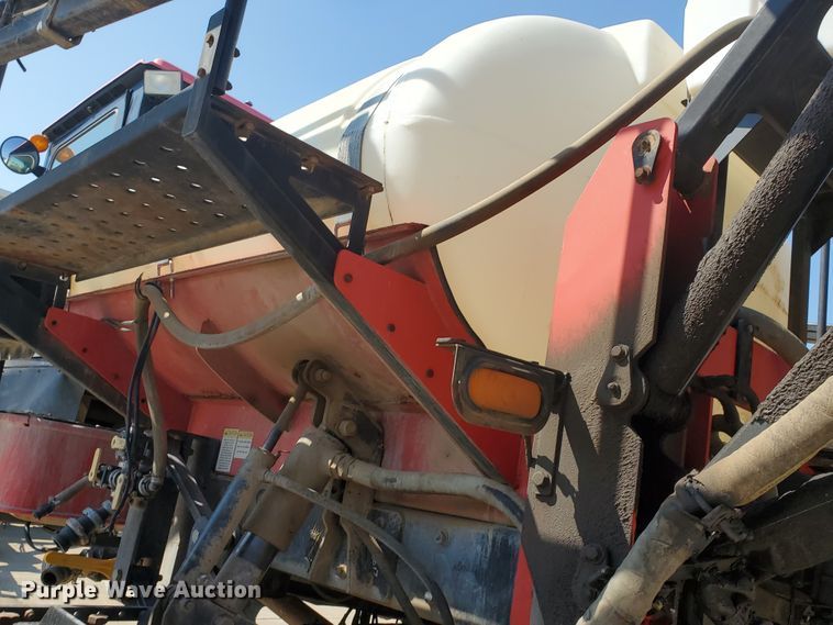 image for item DE4492 2003 Apache 850 Series sprayer