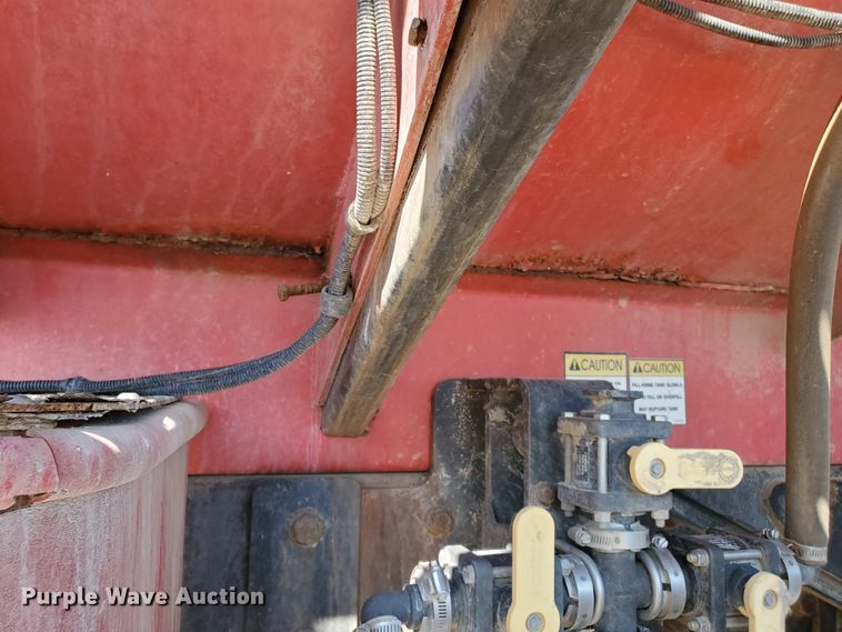 image for item DE4492 2003 Apache 850 Series sprayer