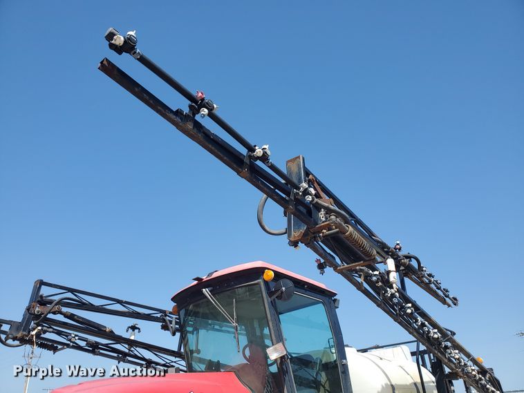 image for item DE4492 2003 Apache 850 Series sprayer