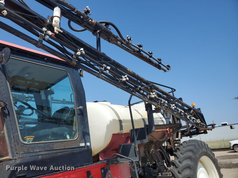 image for item DE4492 2003 Apache 850 Series sprayer