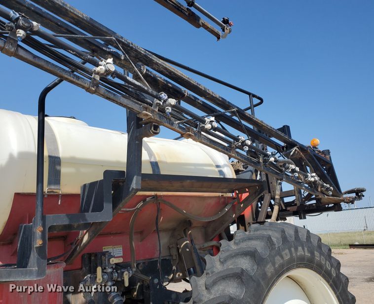 image for item DE4492 2003 Apache 850 Series sprayer