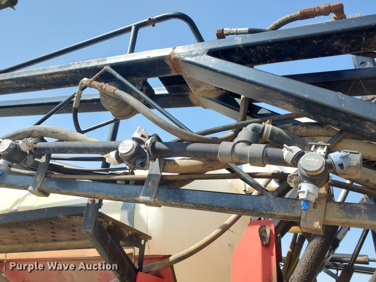 image for item DE4492 2003 Apache 850 Series sprayer