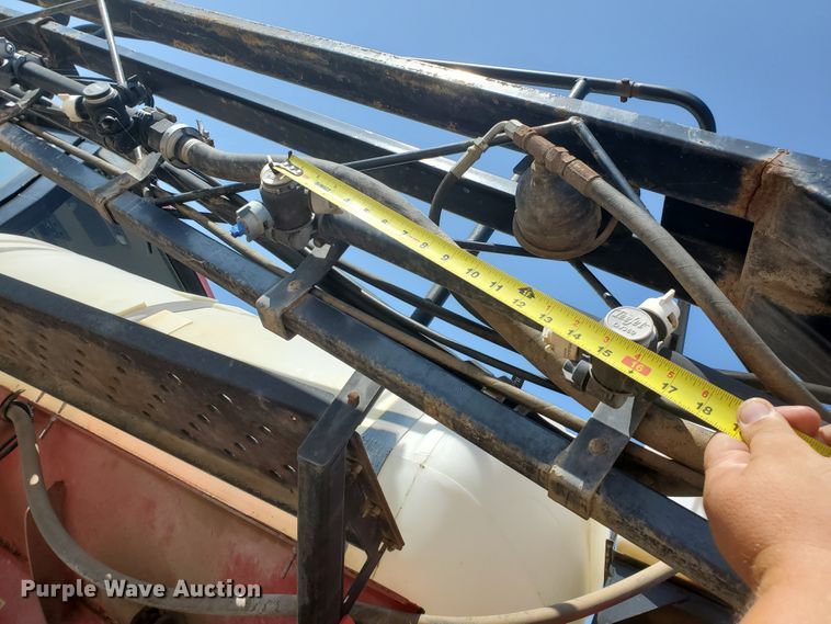 image for item DE4492 2003 Apache 850 Series sprayer