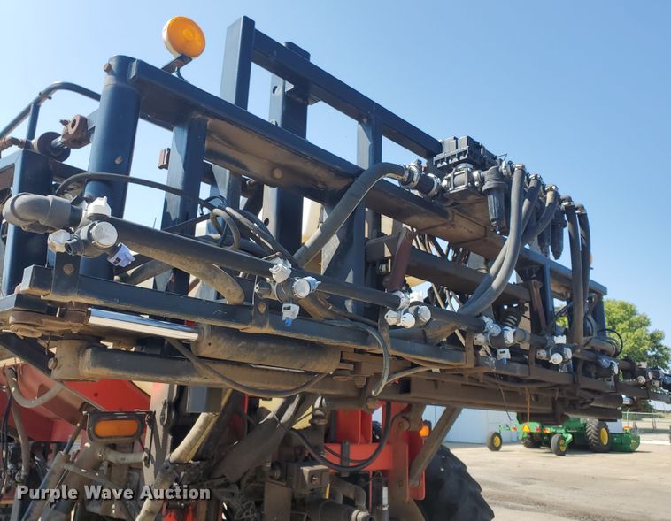 image for item DE4492 2003 Apache 850 Series sprayer