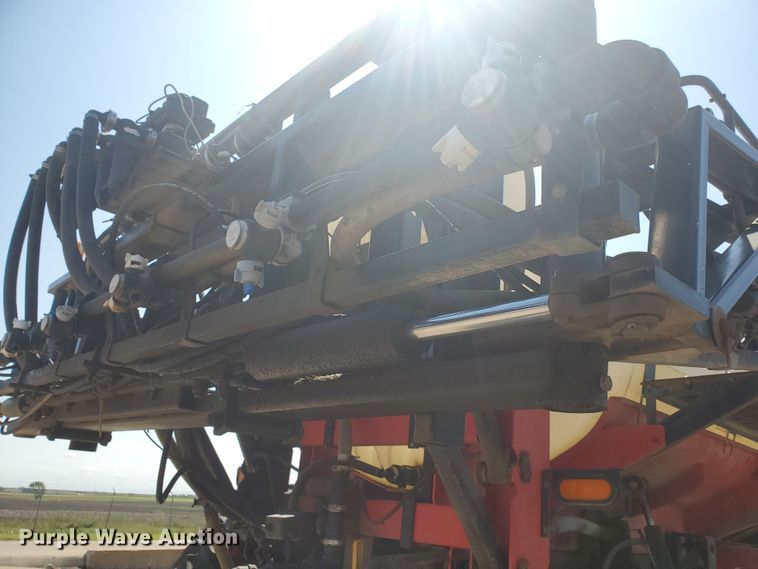 image for item DE4492 2003 Apache 850 Series sprayer