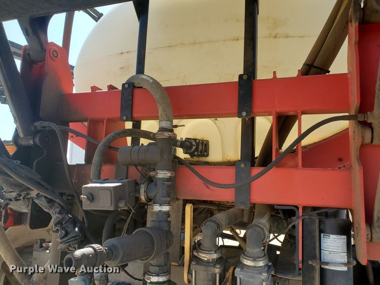 image for item DE4492 2003 Apache 850 Series sprayer