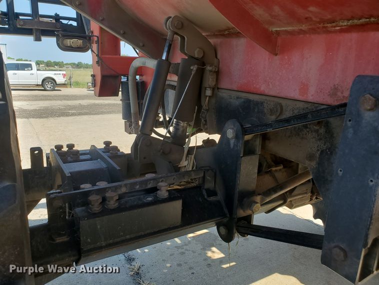 image for item DE4492 2003 Apache 850 Series sprayer