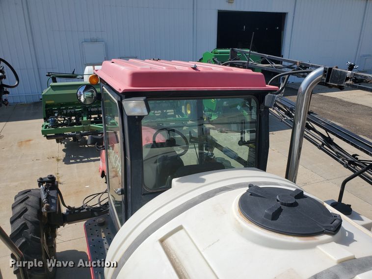 image for item DE4492 2003 Apache 850 Series sprayer