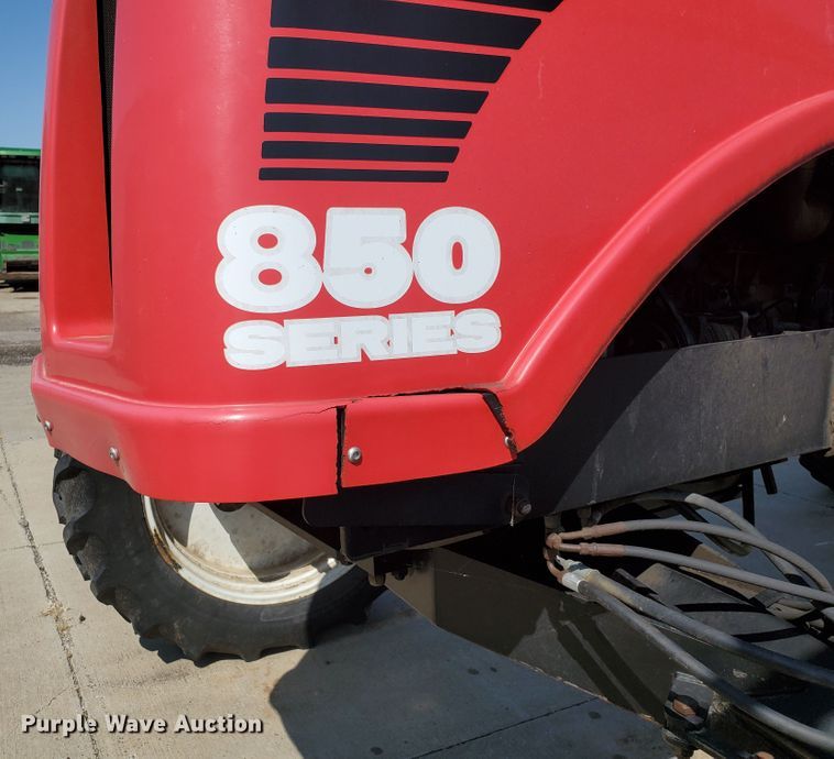 image for item DE4492 2003 Apache 850 Series sprayer