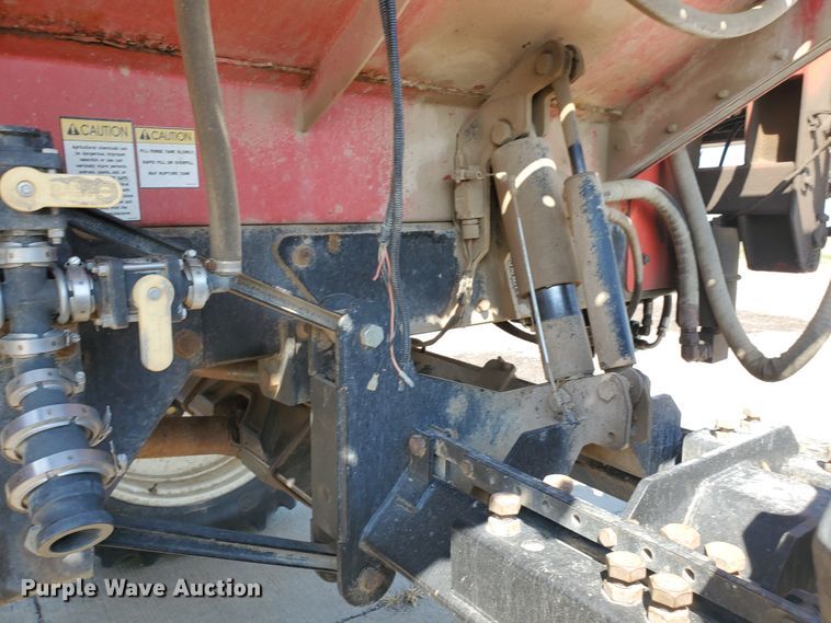 image for item DE4492 2003 Apache 850 Series sprayer