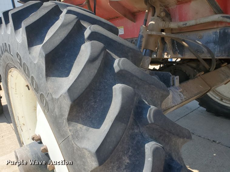 image for item DE4492 2003 Apache 850 Series sprayer