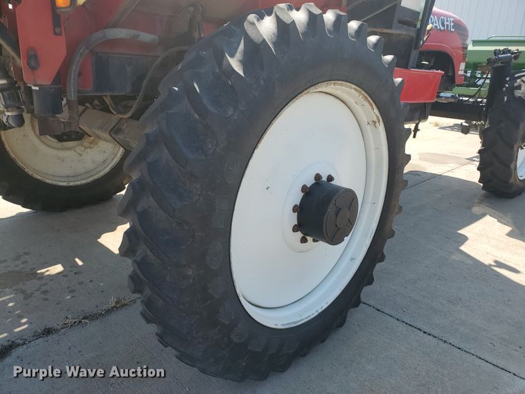 image for item DE4492 2003 Apache 850 Series sprayer