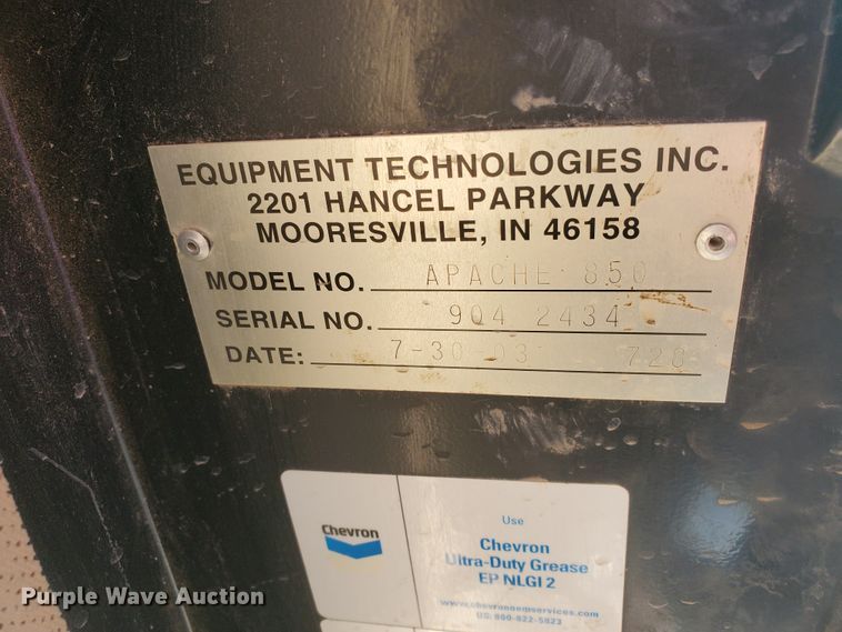 image for item DE4492 2003 Apache 850 Series sprayer