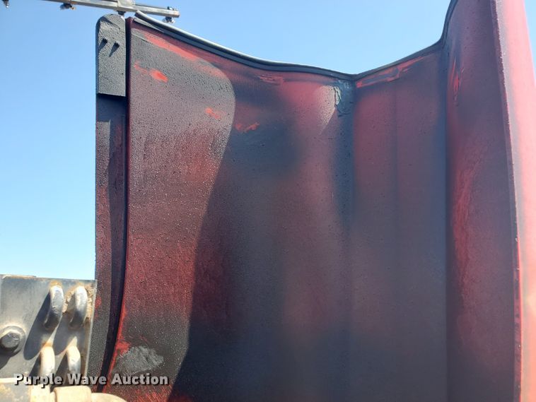 image for item DE4492 2003 Apache 850 Series sprayer