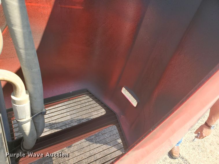 image for item DE4492 2003 Apache 850 Series sprayer