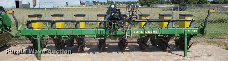 image for item DE4496 John Deere 7300 Max Emerge II planter