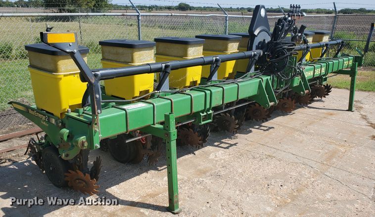 image for item DE4496 John Deere 7300 Max Emerge II planter
