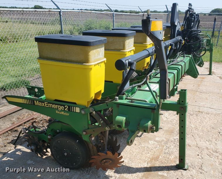 image for item DE4496 John Deere 7300 Max Emerge II planter