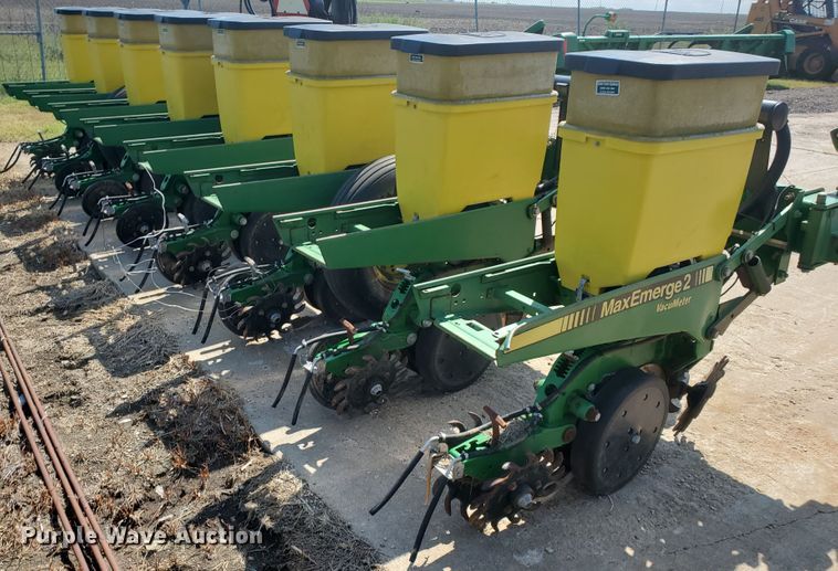 image for item DE4496 John Deere 7300 Max Emerge II planter