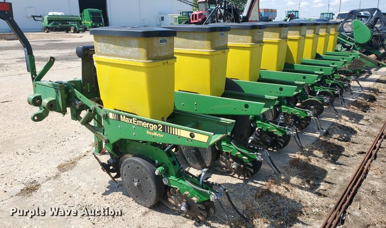 image for item DE4496 John Deere 7300 Max Emerge II planter