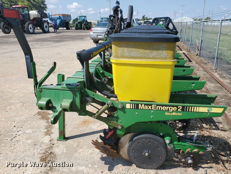 image for item DE4496 John Deere 7300 Max Emerge II planter
