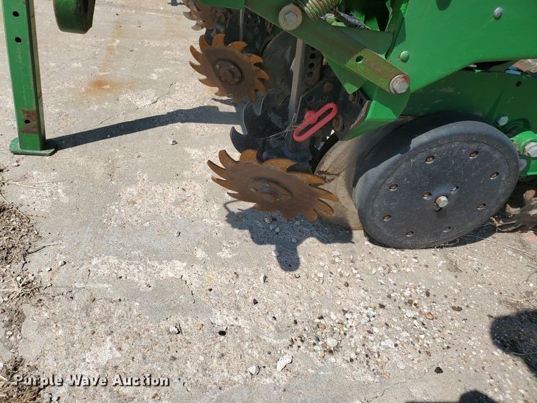 image for item DE4496 John Deere 7300 Max Emerge II planter