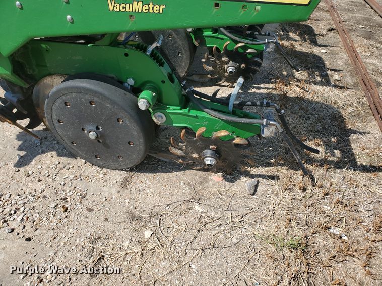 image for item DE4496 John Deere 7300 Max Emerge II planter