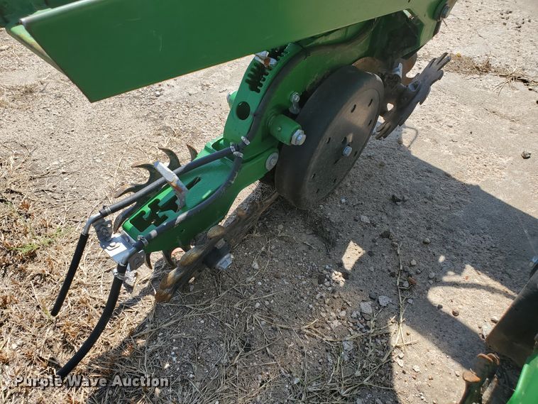 image for item DE4496 John Deere 7300 Max Emerge II planter