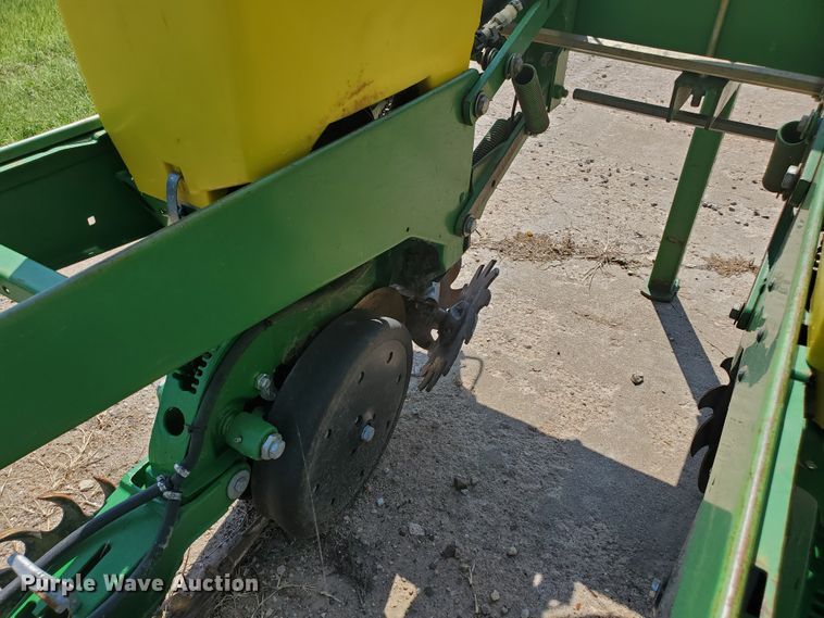 image for item DE4496 John Deere 7300 Max Emerge II planter