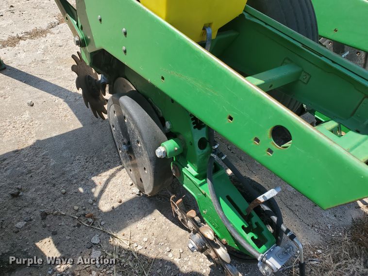 image for item DE4496 John Deere 7300 Max Emerge II planter