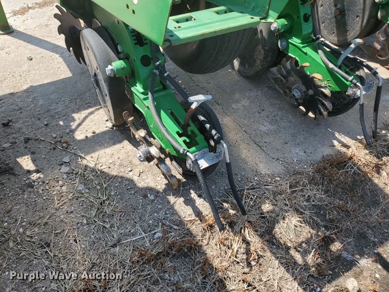 image for item DE4496 John Deere 7300 Max Emerge II planter