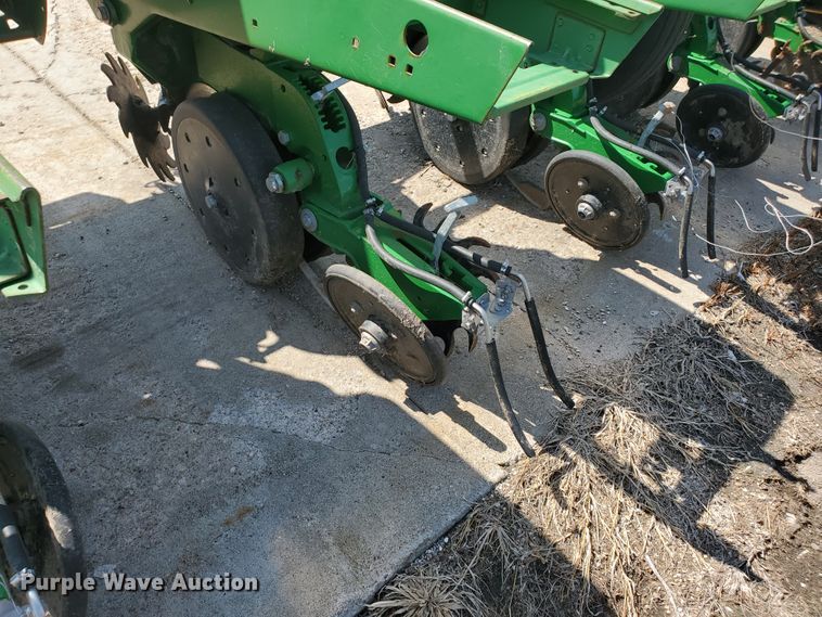 image for item DE4496 John Deere 7300 Max Emerge II planter