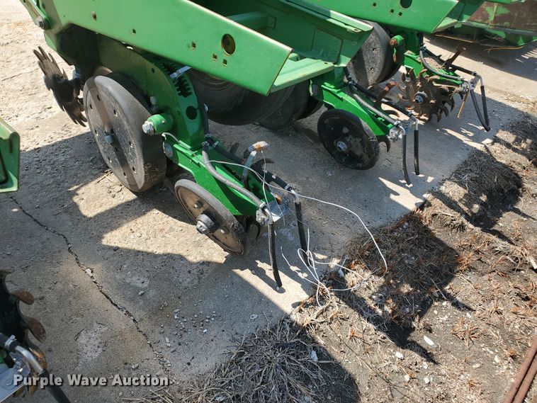 image for item DE4496 John Deere 7300 Max Emerge II planter