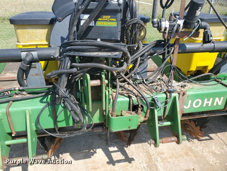 image for item DE4496 John Deere 7300 Max Emerge II planter