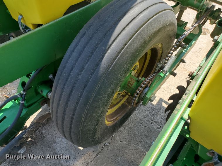 image for item DE4496 John Deere 7300 Max Emerge II planter