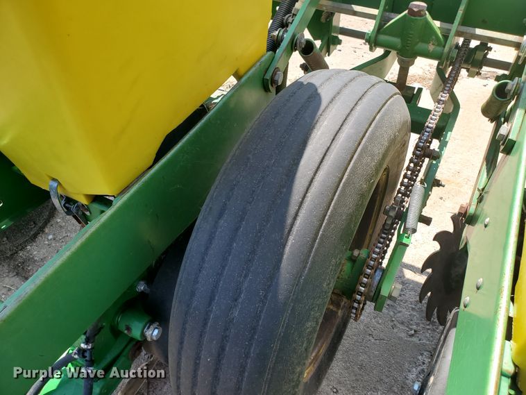 image for item DE4496 John Deere 7300 Max Emerge II planter