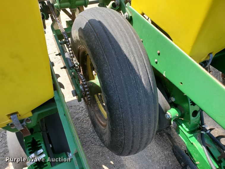 image for item DE4496 John Deere 7300 Max Emerge II planter