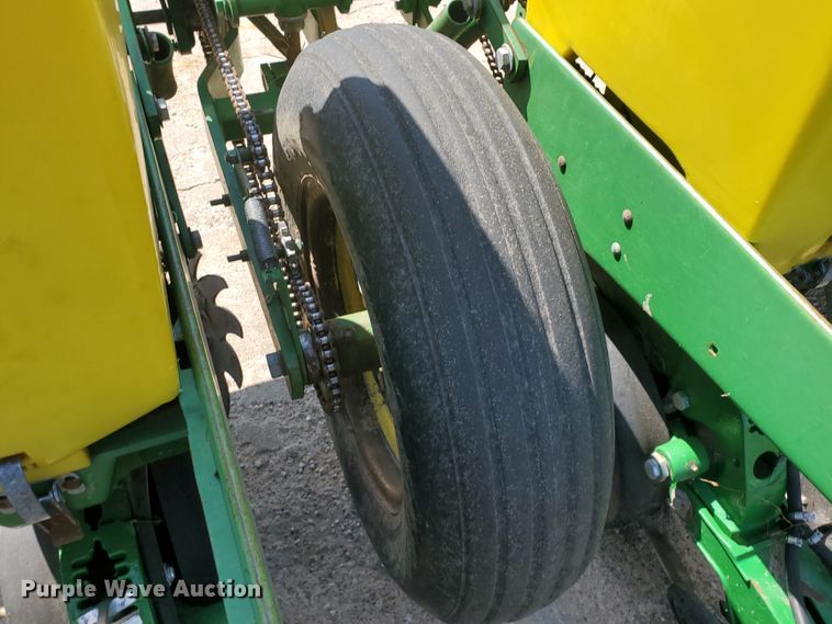 image for item DE4496 John Deere 7300 Max Emerge II planter