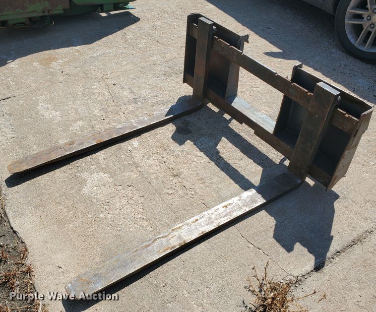 image for item DE4498 Arrow Material Handling forks